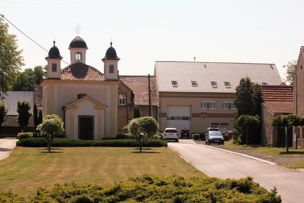 Penzion Piller Chvalin Exterior photo
