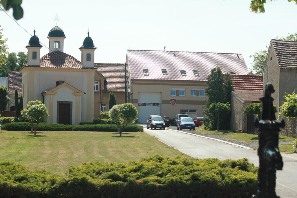 Penzion Piller Chvalin Exterior photo